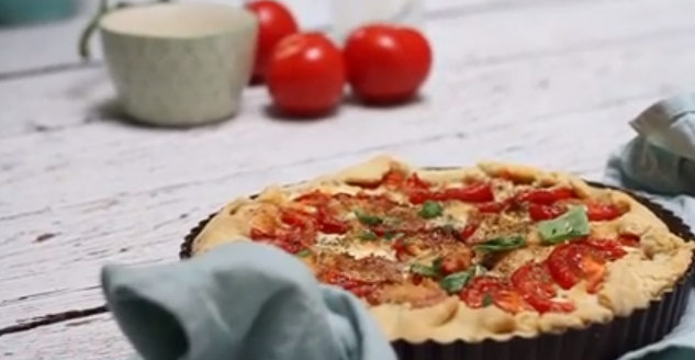 tomatentaart met feta & pesto - video recept