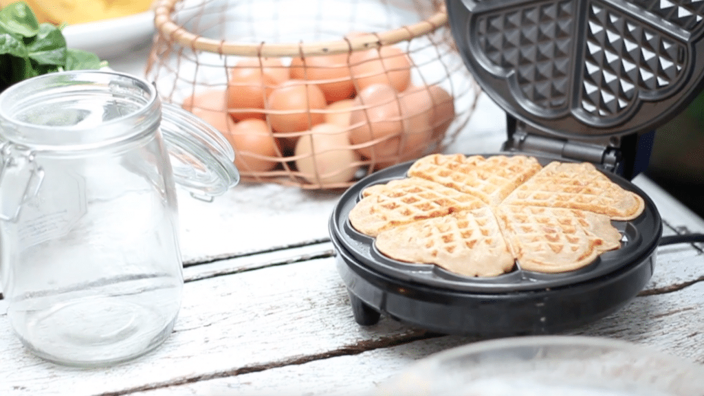 Hartige wafels met spinazie, gepocheerd ei & kerrie mayonaise made by ellen