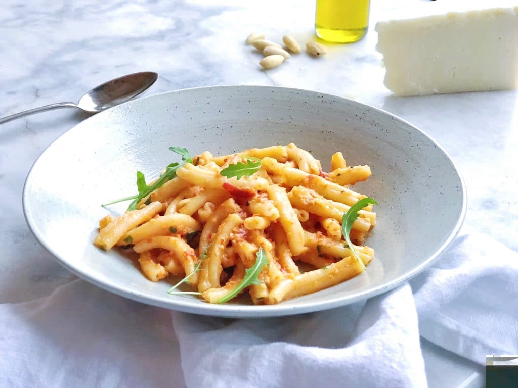 pasta met amandelpesto, tomaat & basilicum made by ellen