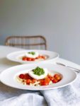 Caprese met een twist! Buffelmozzarella, tomaat, pesto & pasta, made by ellen
