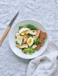 Paddestoelensalade met zacht gekookt ei
