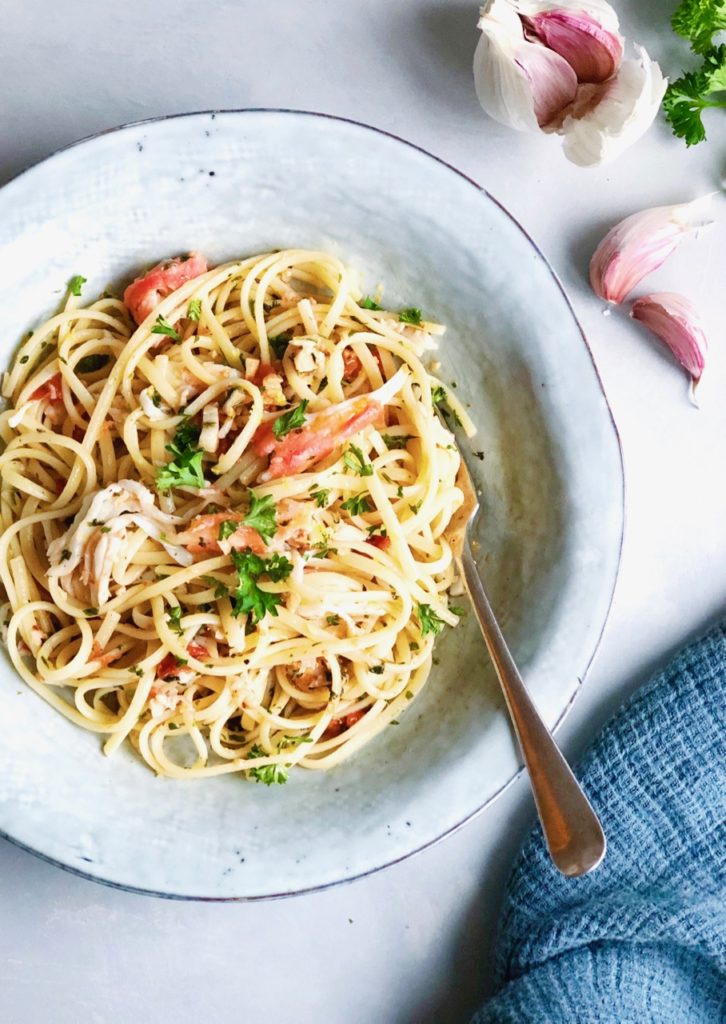 Recept krab met linguine pasta, tomaat en knoflook