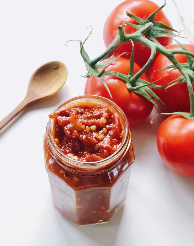 tomatenchutney met gember en knoflook